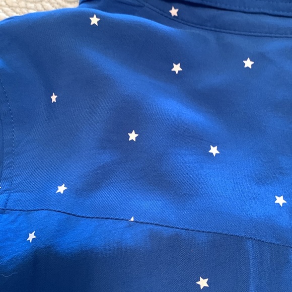 Beautiful Blue Starry Button Down Tunic length from Gap Women’s size Medium - Picture 4 of 4
